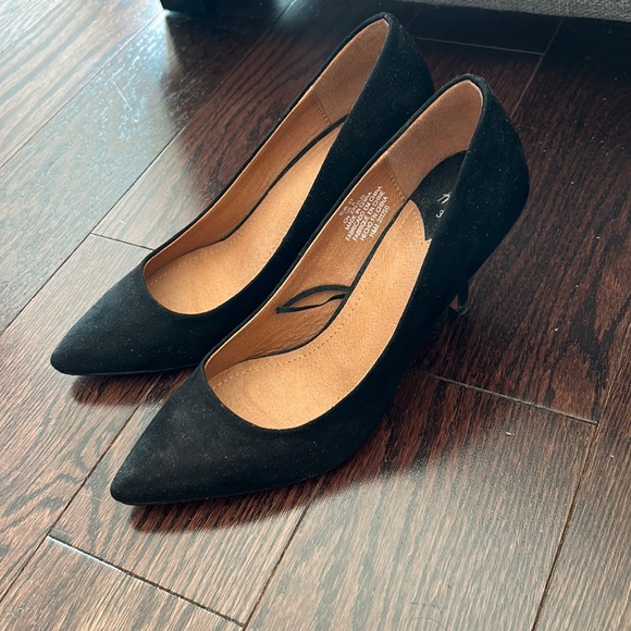 Short black pumps (H&M, size 6) - Picture 1 of 3